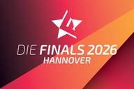 Das Logo von Finals 2026, im Hintergrund eine Nahaufnahme von Händen am Reck