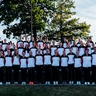 Die deutsche Delegation posiert für ein Gruppenfoto.